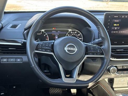 Used 2023 Nissan Altima 2.5 SR w/ SR Premium Package image 7