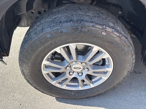 Used 2019 Ford F150 XLT w/ Equipment Group 302A Luxury AWD/4WD image 9