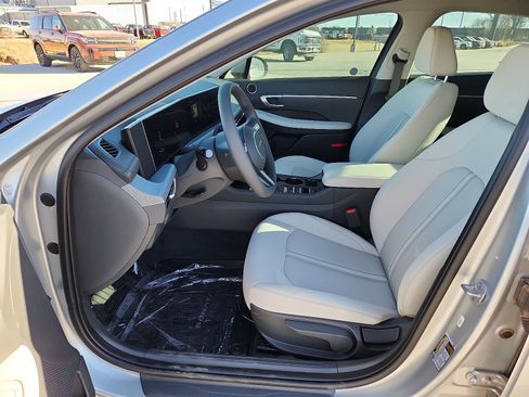 New 2025 Hyundai Sonata SE FWD image 11