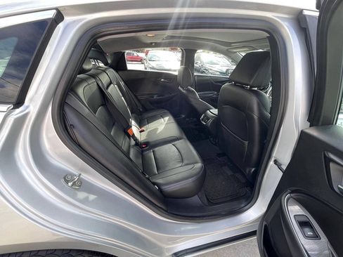Used 2017 Chevrolet Malibu LT w/ Leather Package FWD image 12