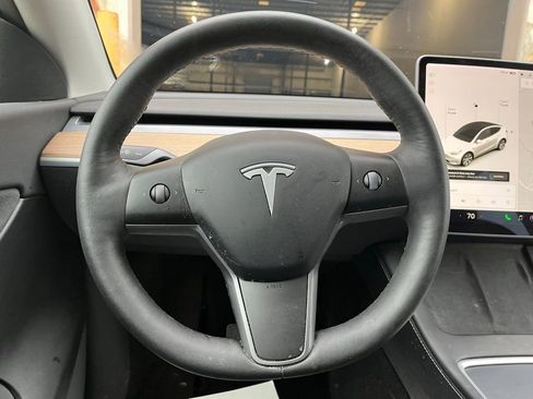 Used 2022 Tesla Model Y Long Range image 26