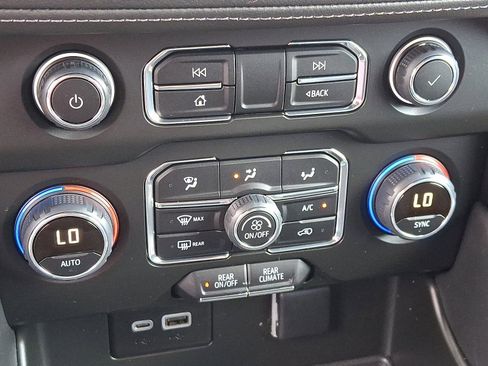 Used 2024 Chevrolet Suburban LS image 18