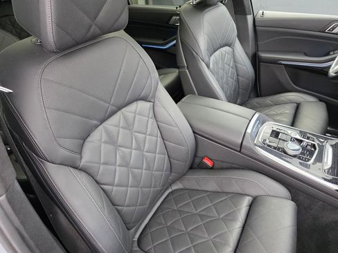 Used 2023 BMW X7 xDrive40i w/ M Sport Package image 32