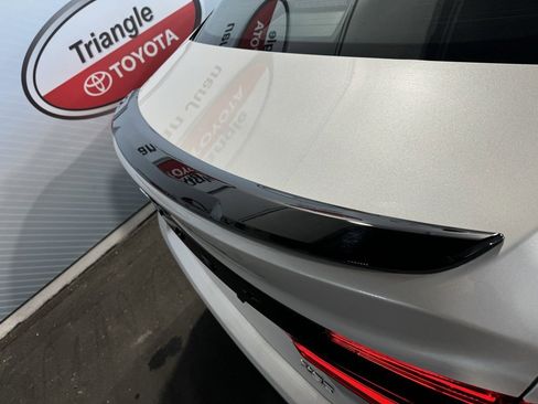 New 2025 Toyota Camry Hybrid image 16