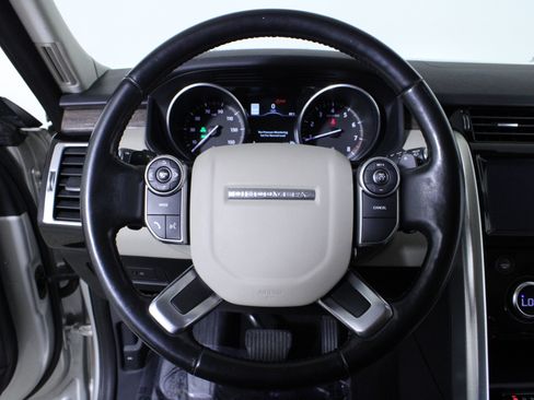 Used 2017 Land Rover Discovery HSE image 21