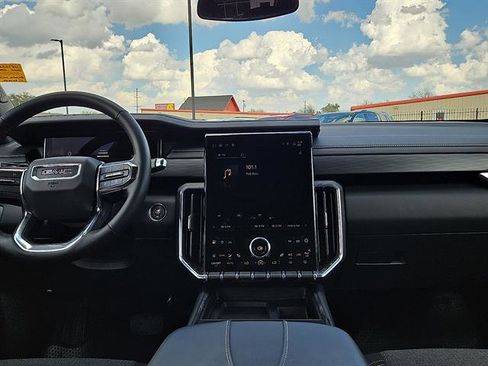 Used 2025 GMC Acadia Elevation image 10