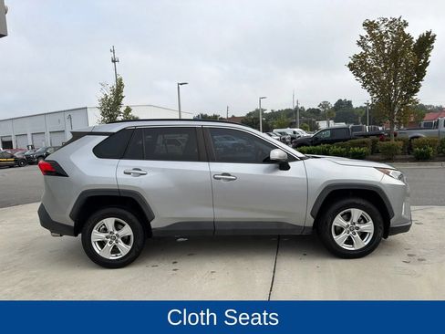 Used 2021 Toyota RAV4 XLE w/ Convenience Package FWD image 2