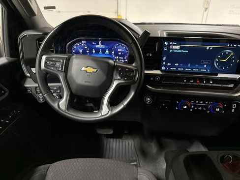 Used 2025 Chevrolet Silverado 2500 LT w/ Convenience Package AWD/4WD image 11