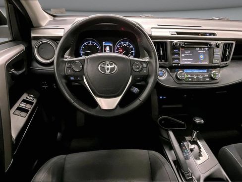 Used 2018 Toyota RAV4 XLE AWD/4WD image 8