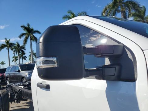Certified 2025 Ford F550 4x4 Regular Cab Super Duty image 9