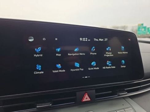 New 2025 Hyundai Elantra Limited image 16