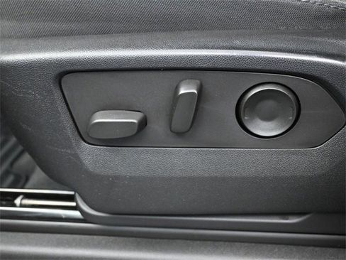 Used 2022 Chevrolet Silverado 1500 Custom image 15