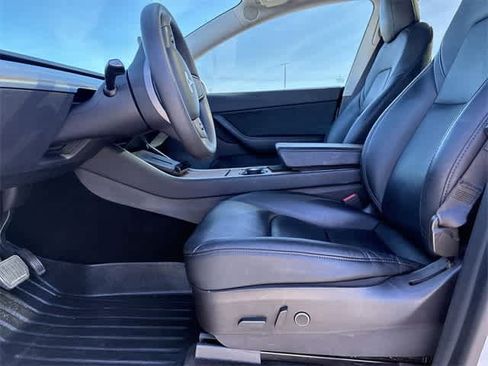 Used 2021 Tesla Model Y Long Range image 17