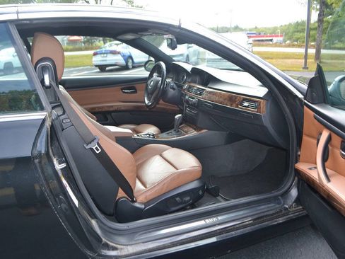 Used 2008 BMW 335i Convertible image 11