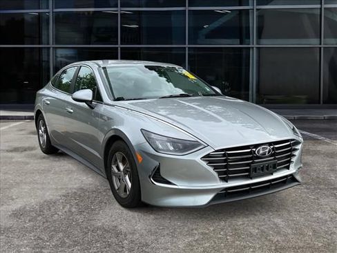 Used 2021 Hyundai Sonata SE w/ Preferred Accessory Package FWD image 2