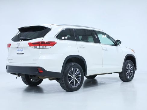 Used 2017 Toyota Highlander XLE image 6