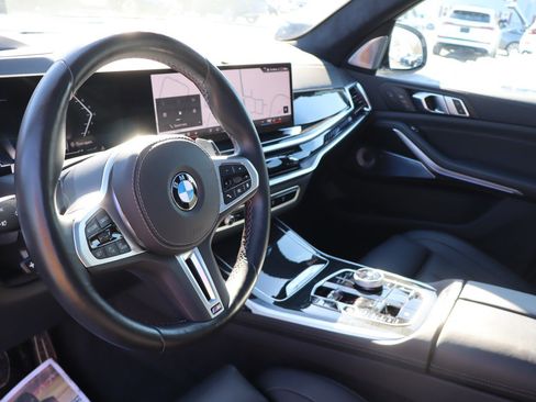 Used 2025 BMW X7 M60i image 9