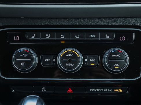 Used 2022 Volkswagen Atlas Cross Sport SE image 13