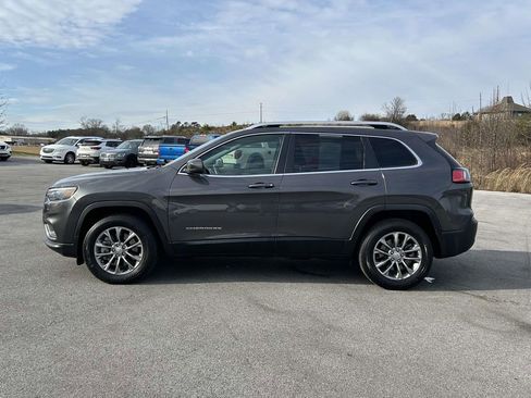 Used 2019 Jeep Cherokee Latitude Plus w/ Comfort/Convenience Group image 6