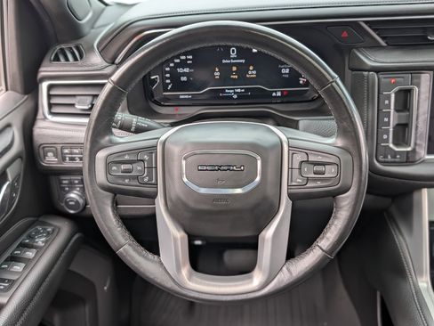 Used 2023 GMC Yukon XL Denali AWD/4WD image 27