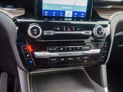 Used 2023 Ford Explorer Limited image 23