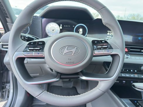 New 2025 Hyundai Elantra SEL image 13