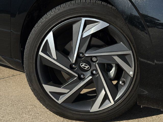 Used 2025 Hyundai Elantra SEL FWD image 9