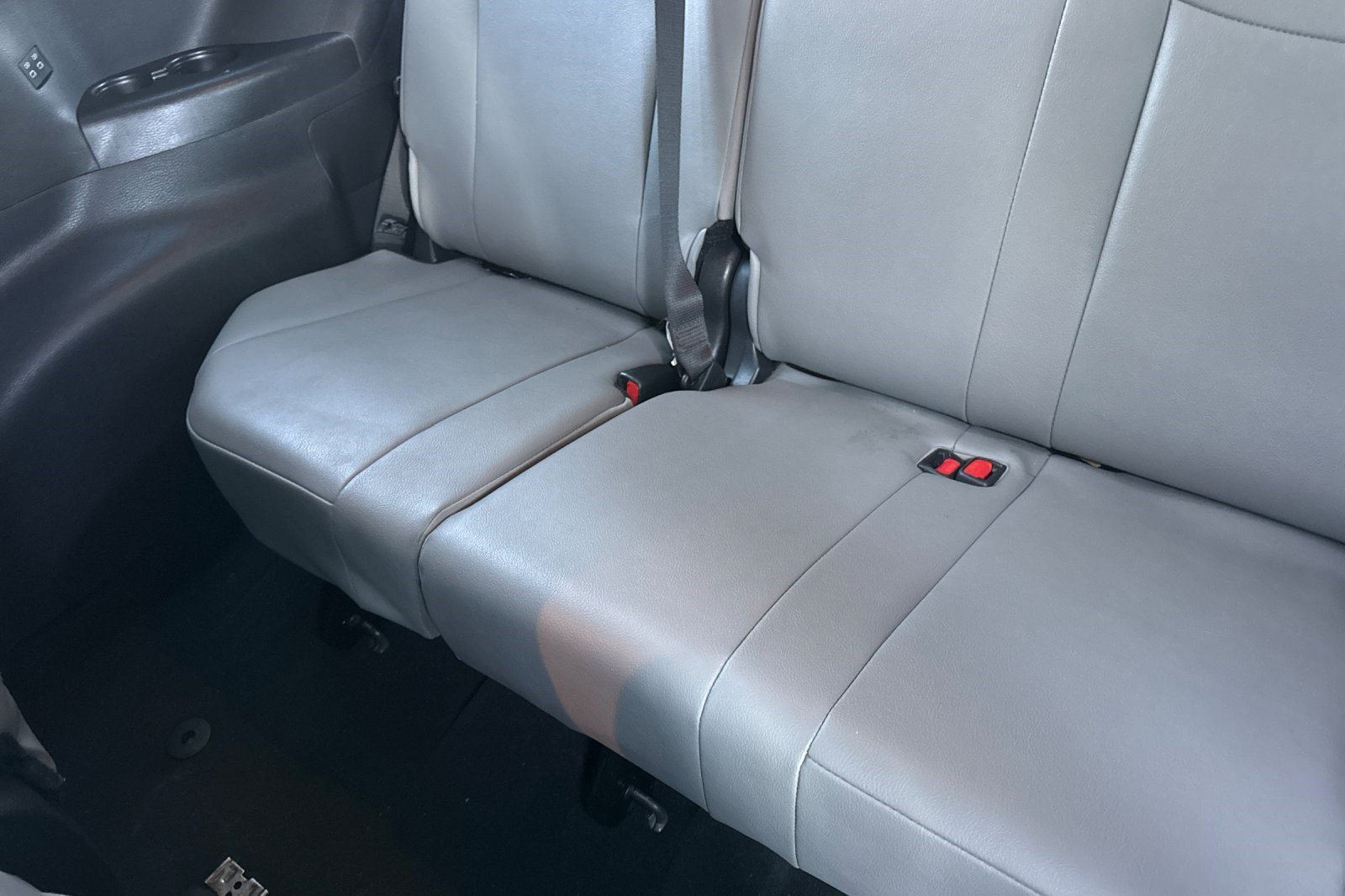 Used 2026 Toyota Sienna XLE FWD image 33