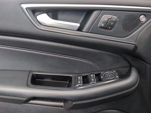 Used 2019 Ford Edge Titanium w/ Cold Weather Package image 10