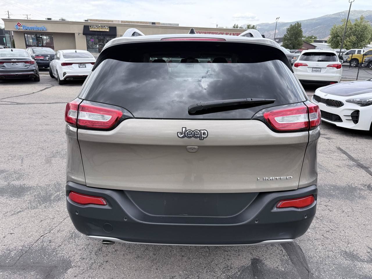 Used 2016 Jeep Cherokee Limited FWD image 4