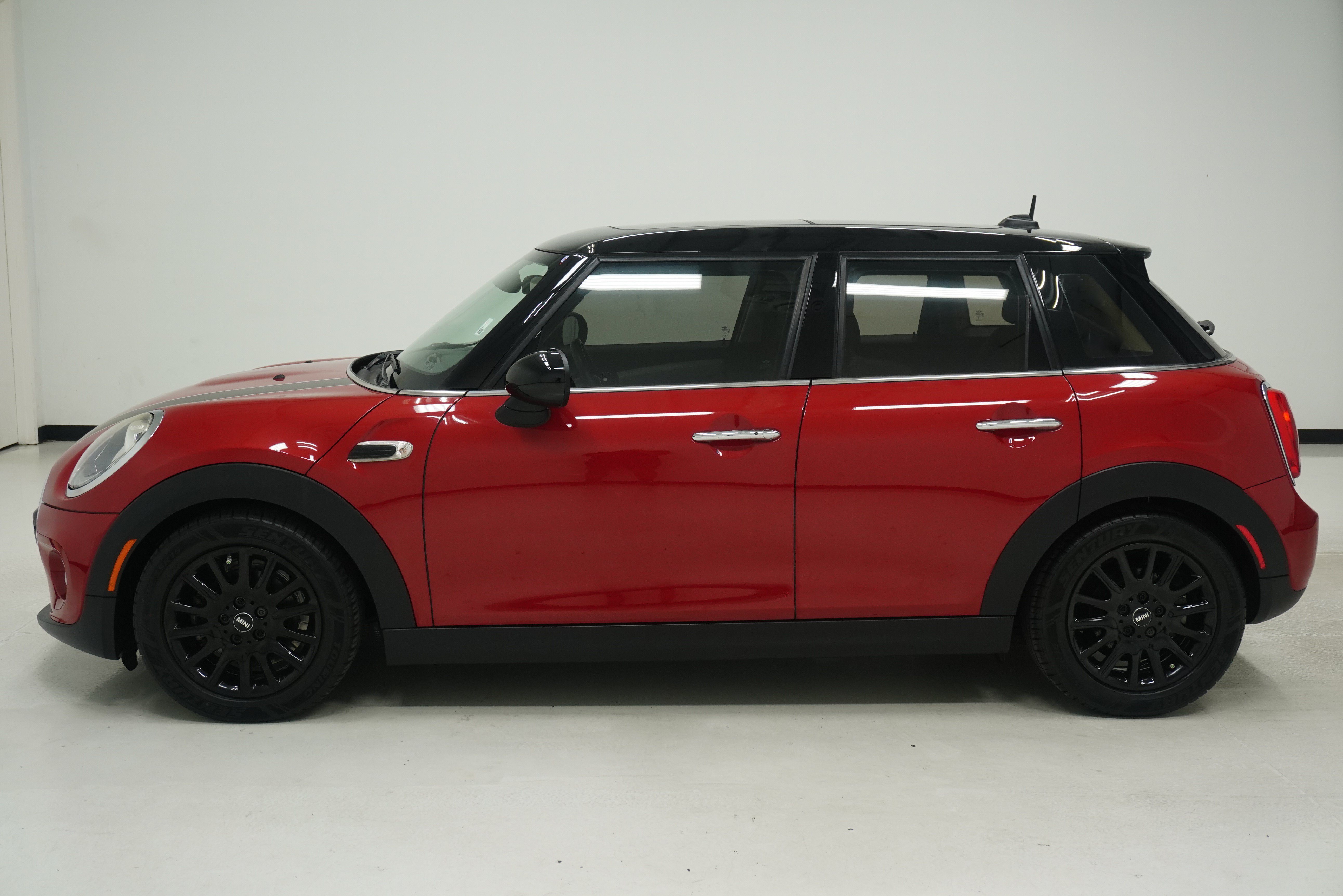 Used 2016 MINI Cooper 4-Door Hardtop FWD image 6