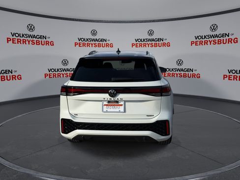 New 2026 Volkswagen Tiguan SE R-Line image 7