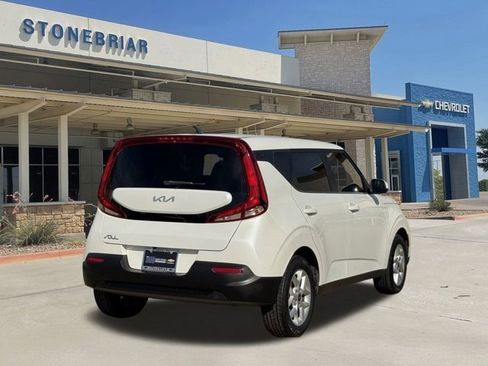 Used 2022 Kia Soul LX w/ Technology Package image 5