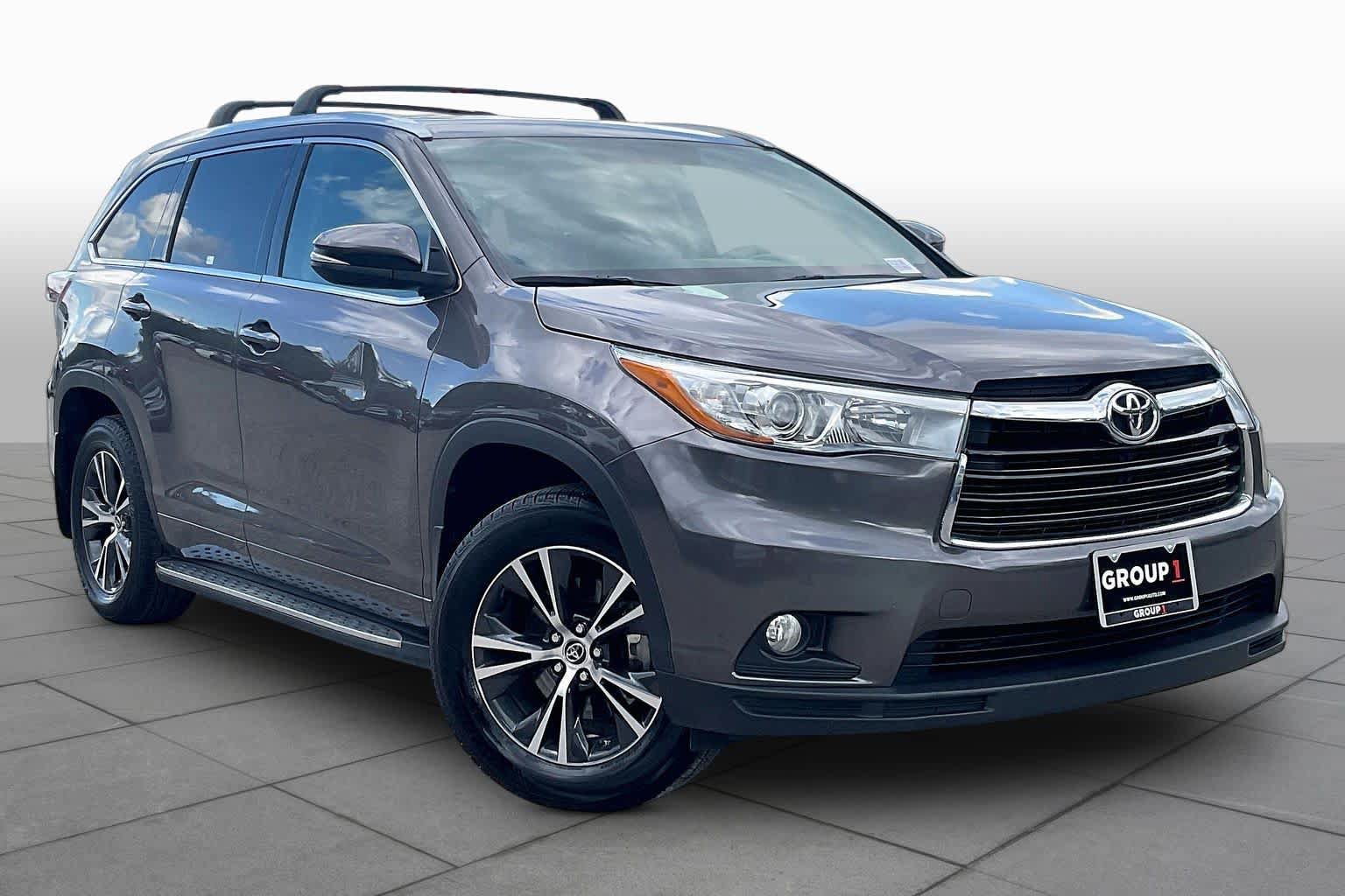 Used 2016 Toyota Highlander XLE FWD image 3