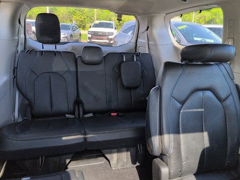 Used 2021 Chrysler Pacifica Touring-L w/ Premium & Safety Sphere Group FWD image 8