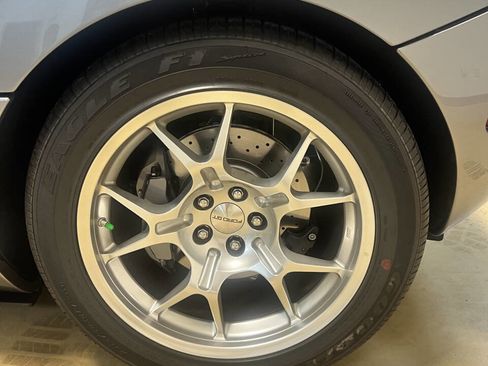 Used 2006 Ford GT RWD image 40