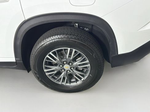 Used 2025 Chevrolet Traverse LT FWD image 11