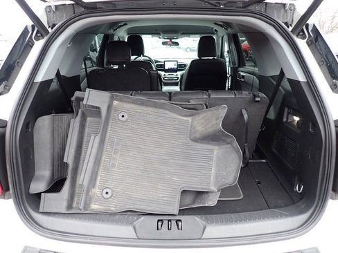 Used 2023 Ford Explorer XLT w/ Equipment Group 202A image 8