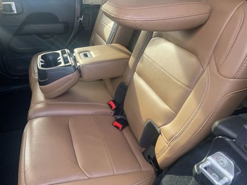 Used 2020 Jeep Wrangler Unlimited Sahara image 21