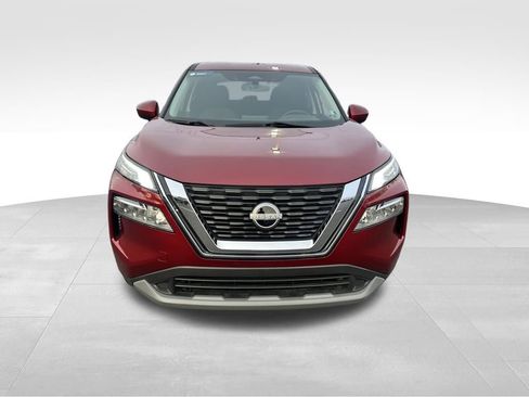 Used 2023 Nissan Rogue SV image 2