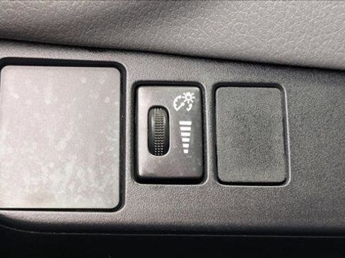 Used 2016 Toyota Yaris L image 16