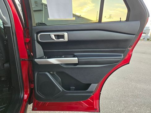 Used 2021 Ford Explorer XLT image 45