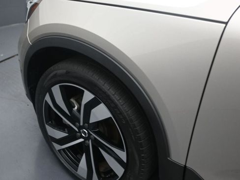 Used 2024 Volvo XC40 B5 Plus AWD/4WD image 10