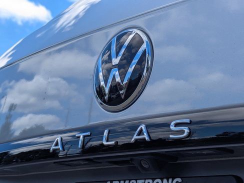 Used 2023 Volkswagen Atlas SEL R-Line AWD/4WD image 35
