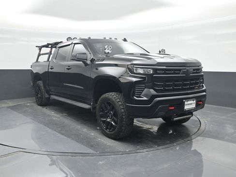 Used 2023 Chevrolet Silverado 1500 LT Trail Boss w/ LPO, Dark Essentials Package AWD/4WD image 8