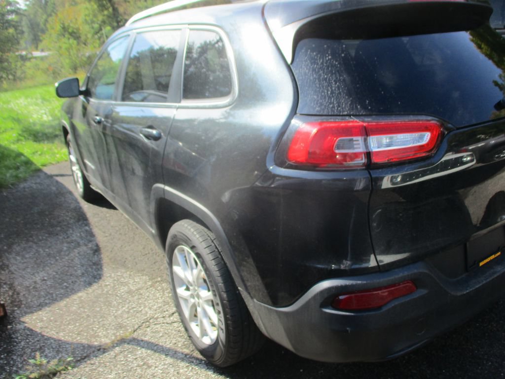 Used 2016 Jeep Cherokee Latitude w/ Cold Weather Group FWD image 6