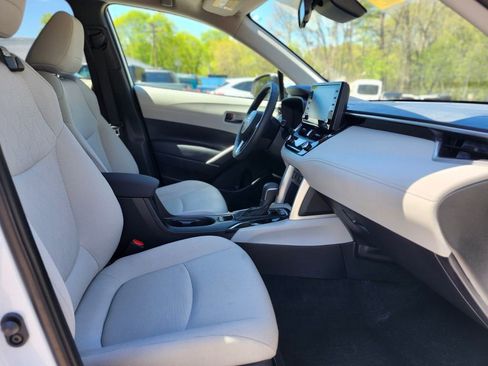 Used 2022 Toyota Corolla Cross LE w/ Moonroof Package AWD/4WD image 11