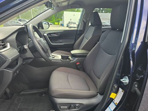 Used 2020 Toyota RAV4 XLE AWD/4WD image 9