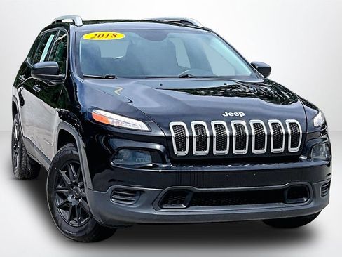 Used 2018 Jeep Cherokee Sport w/ Cold Weather Group AWD/4WD image 3