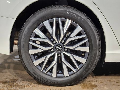 Used 2025 Nissan Altima 2.5 SV FWD image 17